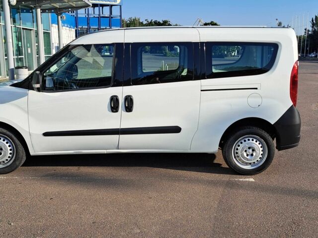 Белый Фиат Добло, объемом двигателя 1.3 л и пробегом 94 тыс. км за 10500 $, фото 1 на Automoto.ua