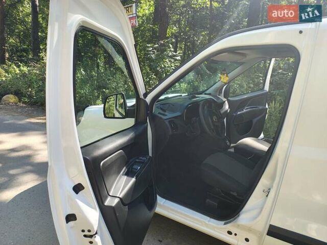 Белый Фиат Добло, объемом двигателя 1.25 л и пробегом 231 тыс. км за 9500 $, фото 15 на Automoto.ua