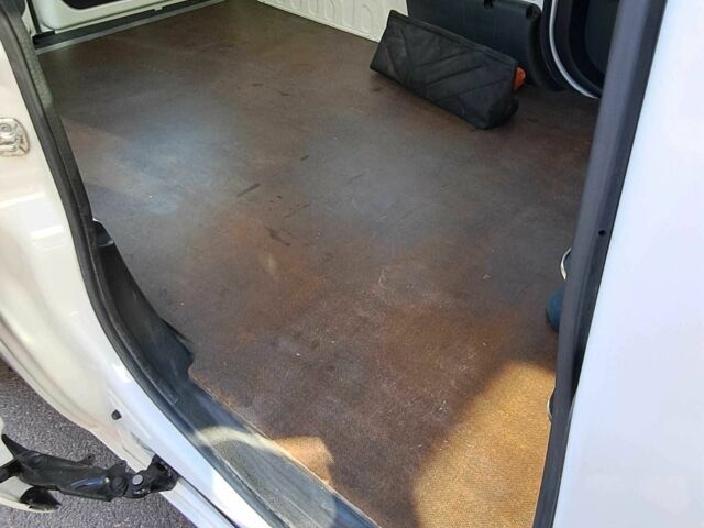 Белый Фиат Добло, объемом двигателя 1.3 л и пробегом 94 тыс. км за 10500 $, фото 10 на Automoto.ua