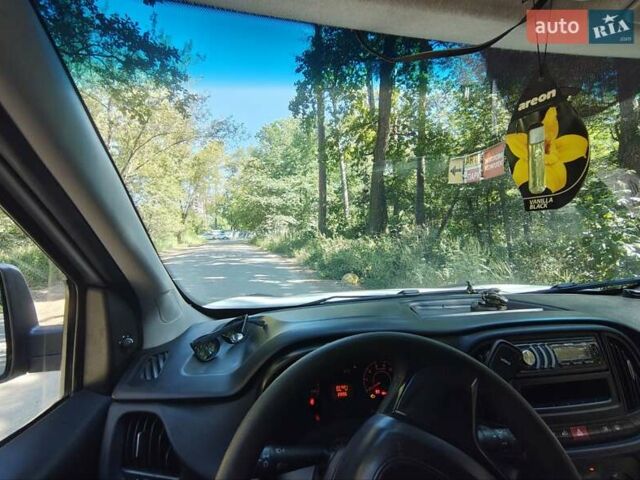 Белый Фиат Добло, объемом двигателя 1.25 л и пробегом 231 тыс. км за 9500 $, фото 6 на Automoto.ua