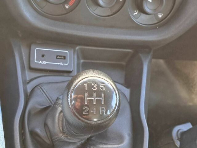 Белый Фиат Добло, объемом двигателя 1.3 л и пробегом 94 тыс. км за 10500 $, фото 6 на Automoto.ua