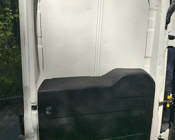 Белый Фиат Добло, объемом двигателя 1.25 л и пробегом 231 тыс. км за 9500 $, фото 4 на Automoto.ua