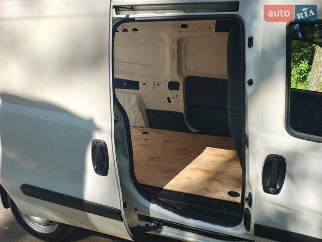 Белый Фиат Добло, объемом двигателя 1.25 л и пробегом 231 тыс. км за 9500 $, фото 18 на Automoto.ua