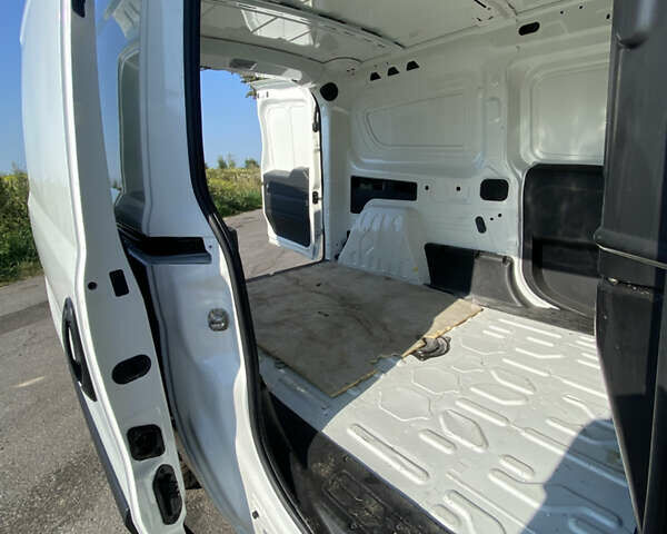 Белый Фиат Добло, объемом двигателя 1.6 л и пробегом 182 тыс. км за 11450 $, фото 13 на Automoto.ua