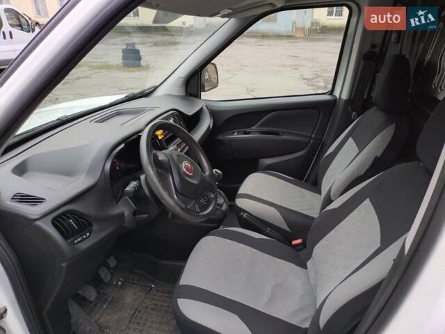 Белый Фиат Добло, объемом двигателя 1.4 л и пробегом 67 тыс. км за 11500 $, фото 4 на Automoto.ua