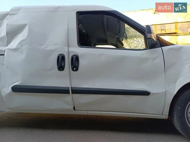 Белый Фиат Добло, объемом двигателя 1.2 л и пробегом 48 тыс. км за 7000 $, фото 10 на Automoto.ua