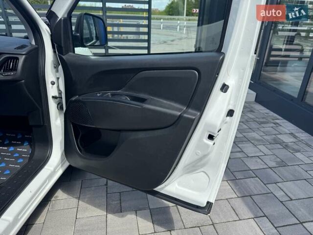 Белый Фиат Добло, объемом двигателя 1.3 л и пробегом 135 тыс. км за 13500 $, фото 26 на Automoto.ua