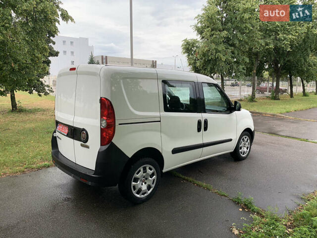 Белый Фиат Добло, объемом двигателя 1.3 л и пробегом 90 тыс. км за 13100 $, фото 5 на Automoto.ua