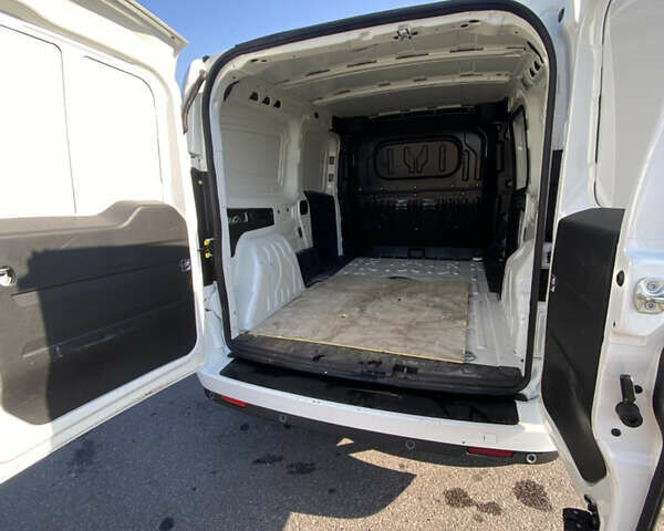 Белый Фиат Добло, объемом двигателя 1.6 л и пробегом 182 тыс. км за 11450 $, фото 11 на Automoto.ua