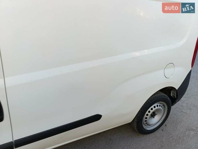 Белый Фиат Добло, объемом двигателя 1.2 л и пробегом 48 тыс. км за 7000 $, фото 14 на Automoto.ua