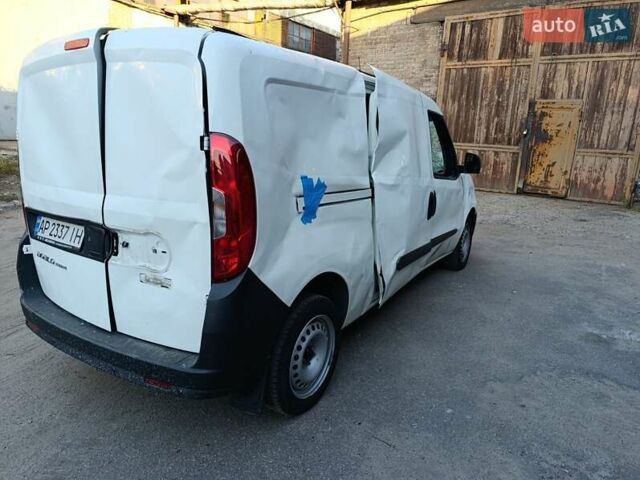 Белый Фиат Добло, объемом двигателя 1.2 л и пробегом 48 тыс. км за 7000 $, фото 5 на Automoto.ua