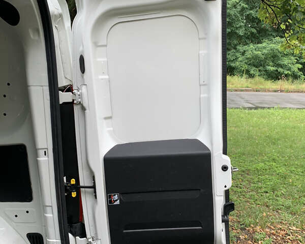 Белый Фиат Добло, объемом двигателя 1.3 л и пробегом 90 тыс. км за 13100 $, фото 32 на Automoto.ua