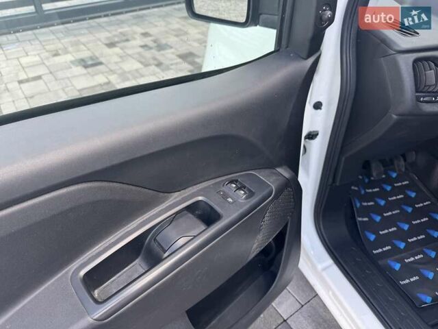 Белый Фиат Добло, объемом двигателя 1.3 л и пробегом 135 тыс. км за 13500 $, фото 14 на Automoto.ua
