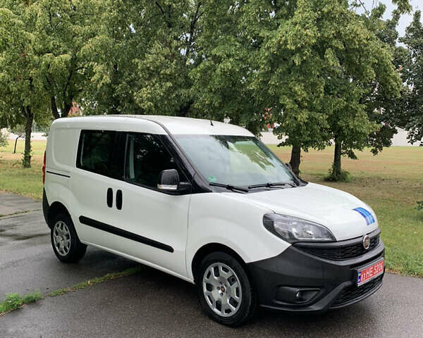 Белый Фиат Добло, объемом двигателя 1.3 л и пробегом 90 тыс. км за 13100 $, фото 2 на Automoto.ua