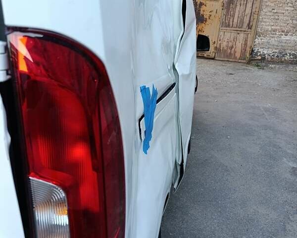 Белый Фиат Добло, объемом двигателя 1.2 л и пробегом 48 тыс. км за 7000 $, фото 11 на Automoto.ua