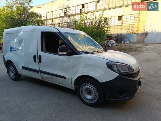 Белый Фиат Добло, объемом двигателя 1.2 л и пробегом 48 тыс. км за 7000 $, фото 1 на Automoto.ua