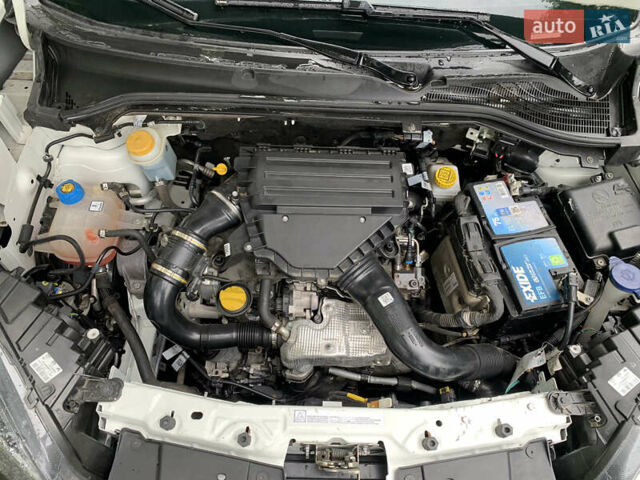 Белый Фиат Добло, объемом двигателя 1.3 л и пробегом 90 тыс. км за 13100 $, фото 37 на Automoto.ua