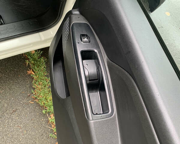 Белый Фиат Добло, объемом двигателя 1.3 л и пробегом 90 тыс. км за 13100 $, фото 26 на Automoto.ua