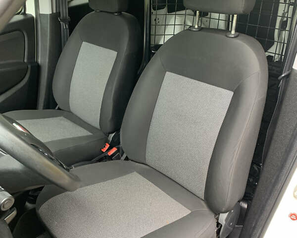 Белый Фиат Добло, объемом двигателя 1.3 л и пробегом 90 тыс. км за 13100 $, фото 14 на Automoto.ua