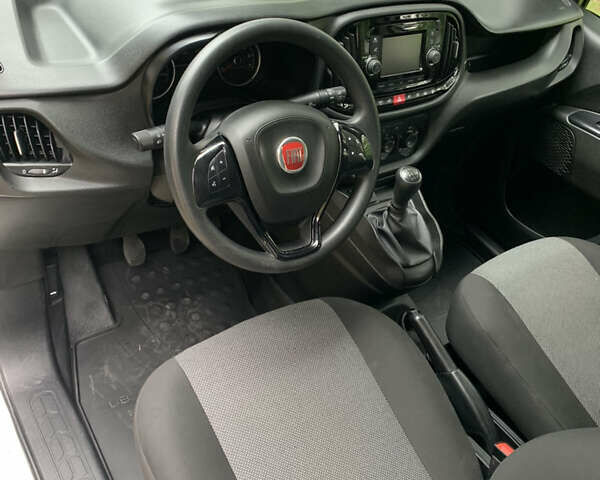 Белый Фиат Добло, объемом двигателя 1.3 л и пробегом 90 тыс. км за 13100 $, фото 13 на Automoto.ua