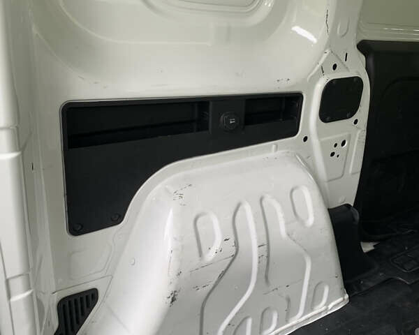 Белый Фиат Добло, объемом двигателя 1.3 л и пробегом 90 тыс. км за 13100 $, фото 34 на Automoto.ua