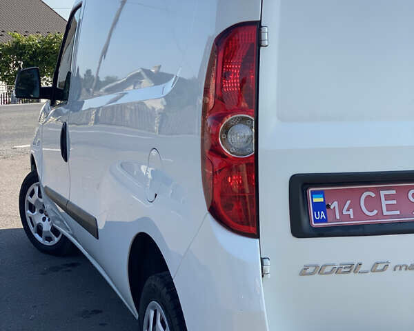 Белый Фиат Добло, объемом двигателя 1.6 л и пробегом 182 тыс. км за 11450 $, фото 17 на Automoto.ua