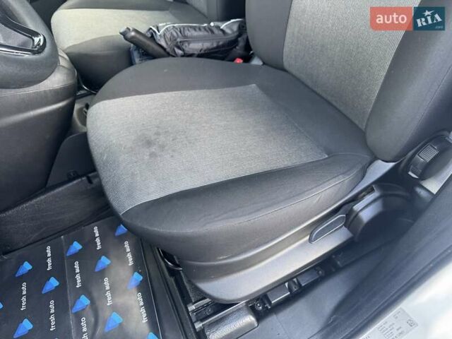 Белый Фиат Добло, объемом двигателя 1.3 л и пробегом 135 тыс. км за 13500 $, фото 19 на Automoto.ua