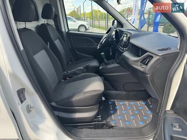 Белый Фиат Добло, объемом двигателя 1.3 л и пробегом 135 тыс. км за 13500 $, фото 27 на Automoto.ua