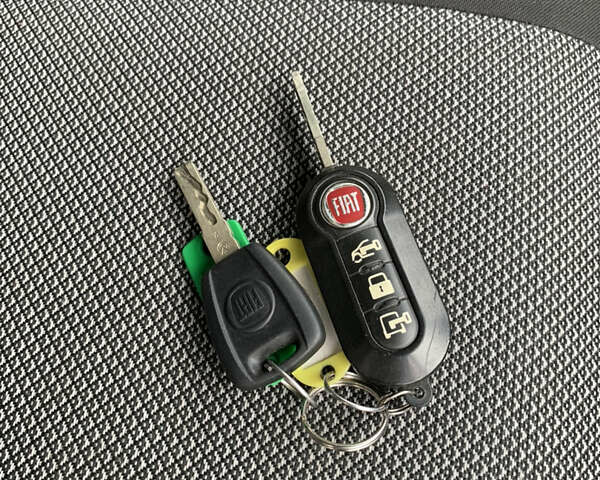 Белый Фиат Добло, объемом двигателя 1.3 л и пробегом 90 тыс. км за 13100 $, фото 39 на Automoto.ua