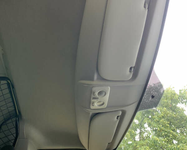 Белый Фиат Добло, объемом двигателя 1.3 л и пробегом 90 тыс. км за 13100 $, фото 27 на Automoto.ua