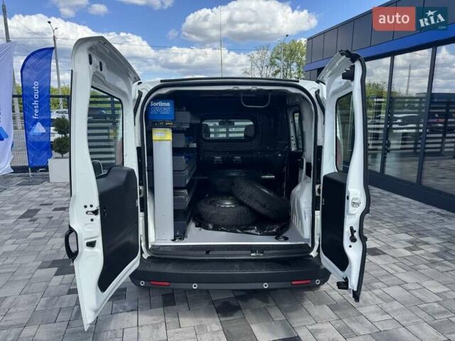 Белый Фиат Добло, объемом двигателя 1.3 л и пробегом 135 тыс. км за 13500 $, фото 24 на Automoto.ua