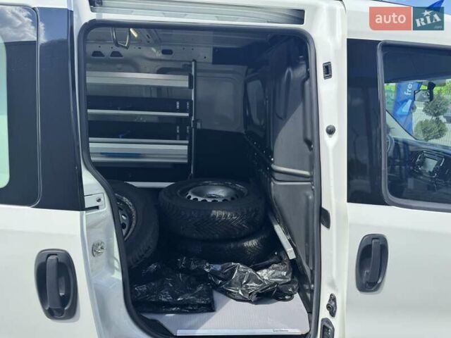 Белый Фиат Добло, объемом двигателя 1.3 л и пробегом 135 тыс. км за 13500 $, фото 25 на Automoto.ua