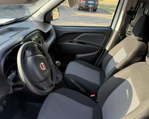 Белый Фиат Добло, объемом двигателя 1.37 л и пробегом 19 тыс. км за 15000 $, фото 4 на Automoto.ua