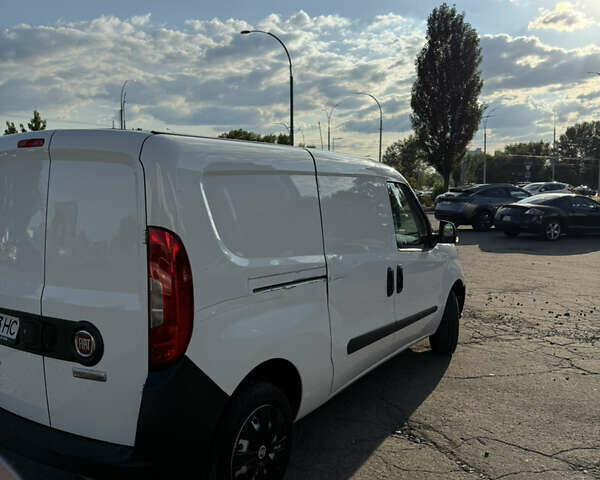 Белый Фиат Добло, объемом двигателя 1.37 л и пробегом 19 тыс. км за 15000 $, фото 6 на Automoto.ua