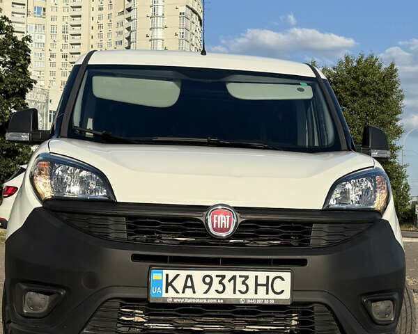 Белый Фиат Добло, объемом двигателя 1.37 л и пробегом 19 тыс. км за 15000 $, фото 2 на Automoto.ua