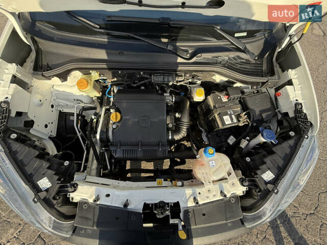 Белый Фиат Добло, объемом двигателя 1.37 л и пробегом 19 тыс. км за 15000 $, фото 12 на Automoto.ua