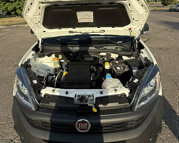 Белый Фиат Добло, объемом двигателя 1.37 л и пробегом 19 тыс. км за 15000 $, фото 13 на Automoto.ua