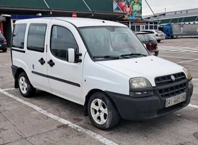 Белый Фиат Добло, объемом двигателя 1.9 л и пробегом 300 тыс. км за 2700 $, фото 1 на Automoto.ua