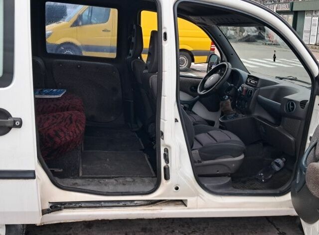 Белый Фиат Добло, объемом двигателя 1.9 л и пробегом 300 тыс. км за 2700 $, фото 5 на Automoto.ua