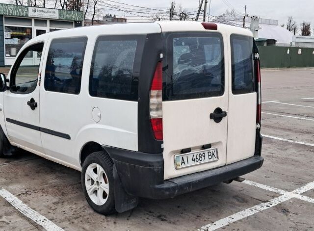 Белый Фиат Добло, объемом двигателя 1.9 л и пробегом 300 тыс. км за 2700 $, фото 3 на Automoto.ua