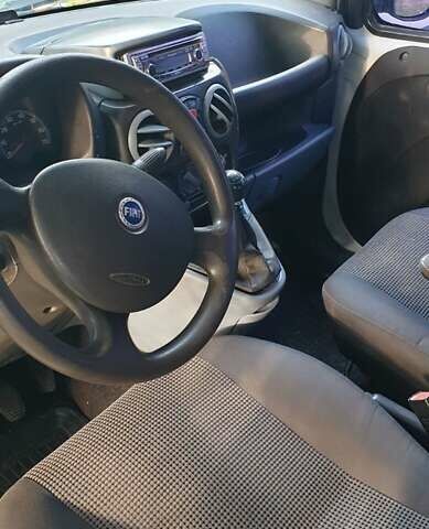 Белый Фиат Добло, объемом двигателя 1.3 л и пробегом 270 тыс. км за 4000 $, фото 5 на Automoto.ua