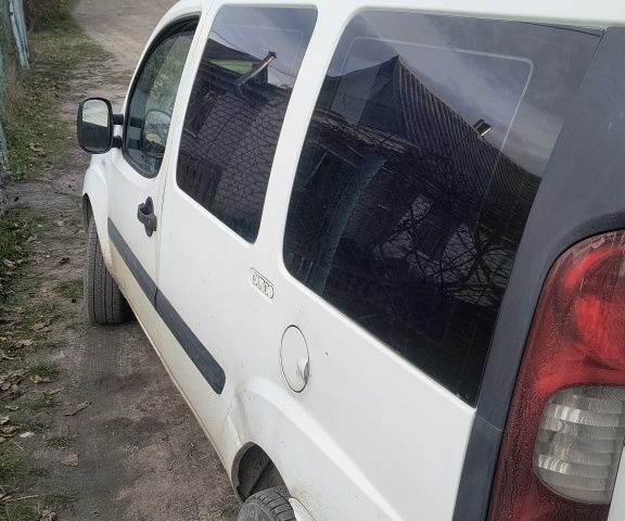 Білий Фіат Добло, об'ємом двигуна 1.9 л та пробігом 300 тис. км за 2900 $, фото 3 на Automoto.ua