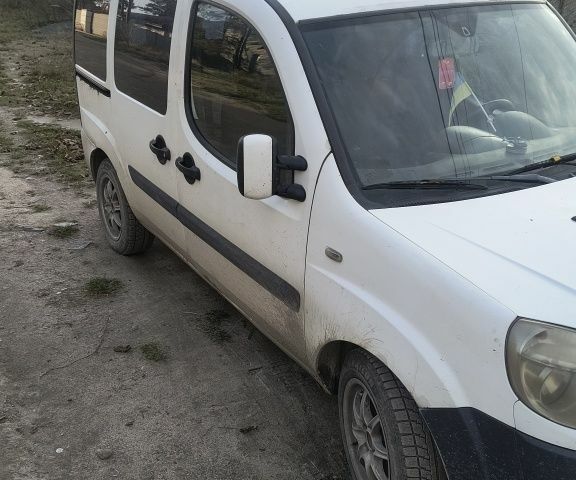 Білий Фіат Добло, об'ємом двигуна 1.9 л та пробігом 300 тис. км за 2900 $, фото 1 на Automoto.ua