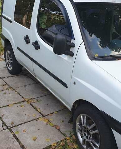 Белый Фиат Добло, объемом двигателя 1.3 л и пробегом 270 тыс. км за 4000 $, фото 4 на Automoto.ua