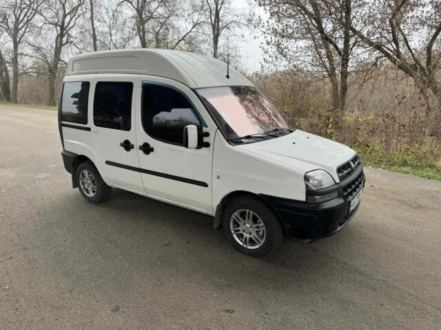 Белый Фиат Добло, объемом двигателя 1.6 л и пробегом 300 тыс. км за 3000 $, фото 1 на Automoto.ua