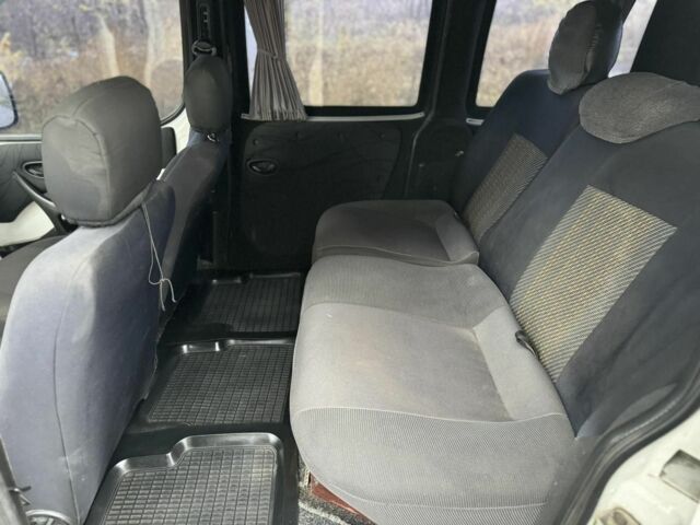 Белый Фиат Добло, объемом двигателя 1.6 л и пробегом 300 тыс. км за 3000 $, фото 7 на Automoto.ua