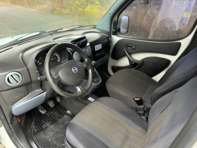 Белый Фиат Добло, объемом двигателя 1.6 л и пробегом 300 тыс. км за 3000 $, фото 6 на Automoto.ua