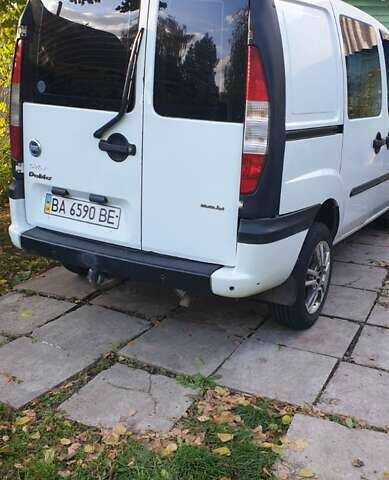 Белый Фиат Добло, объемом двигателя 1.3 л и пробегом 270 тыс. км за 4000 $, фото 2 на Automoto.ua