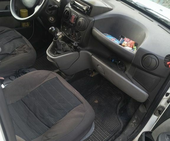 Білий Фіат Добло, об'ємом двигуна 1.9 л та пробігом 300 тис. км за 2900 $, фото 5 на Automoto.ua