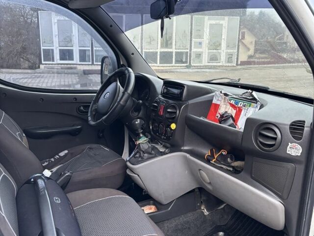 Белый Фиат Добло, объемом двигателя 1.4 л и пробегом 400 тыс. км за 3000 $, фото 3 на Automoto.ua